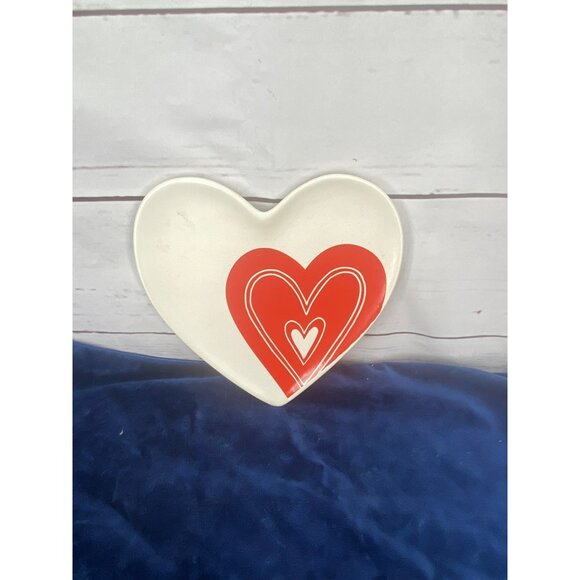 White Ceramic‎ Heart Shaped Plate With Red Side Heart - Picture 2 of 7